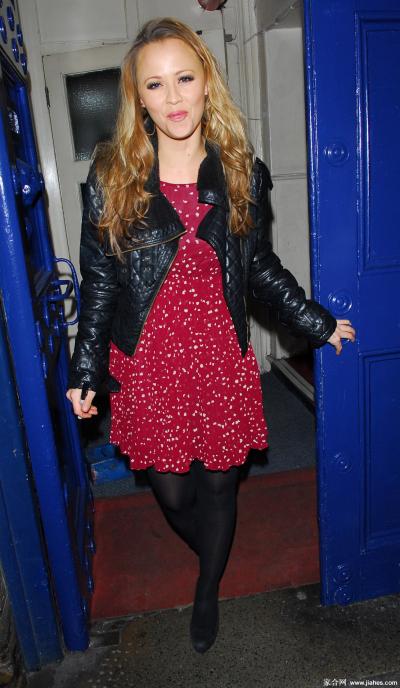 [CELEBRITY HOSIERY]Kimberley Walsh in nylon stockings,pantyhose,tights 2