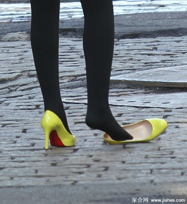 [CELEBRITY NYLON]Leighton Meester in nylon stockings,pantyhose,tights 2[7]