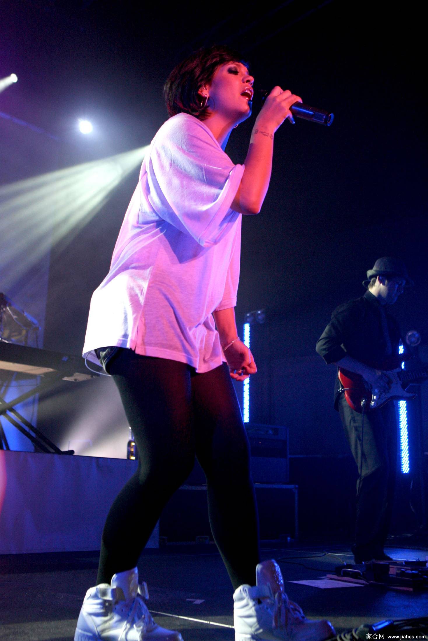 [CELEBRITY NYLON]Lily Allen in nylon stockings,pantyhose,tights 8[5]