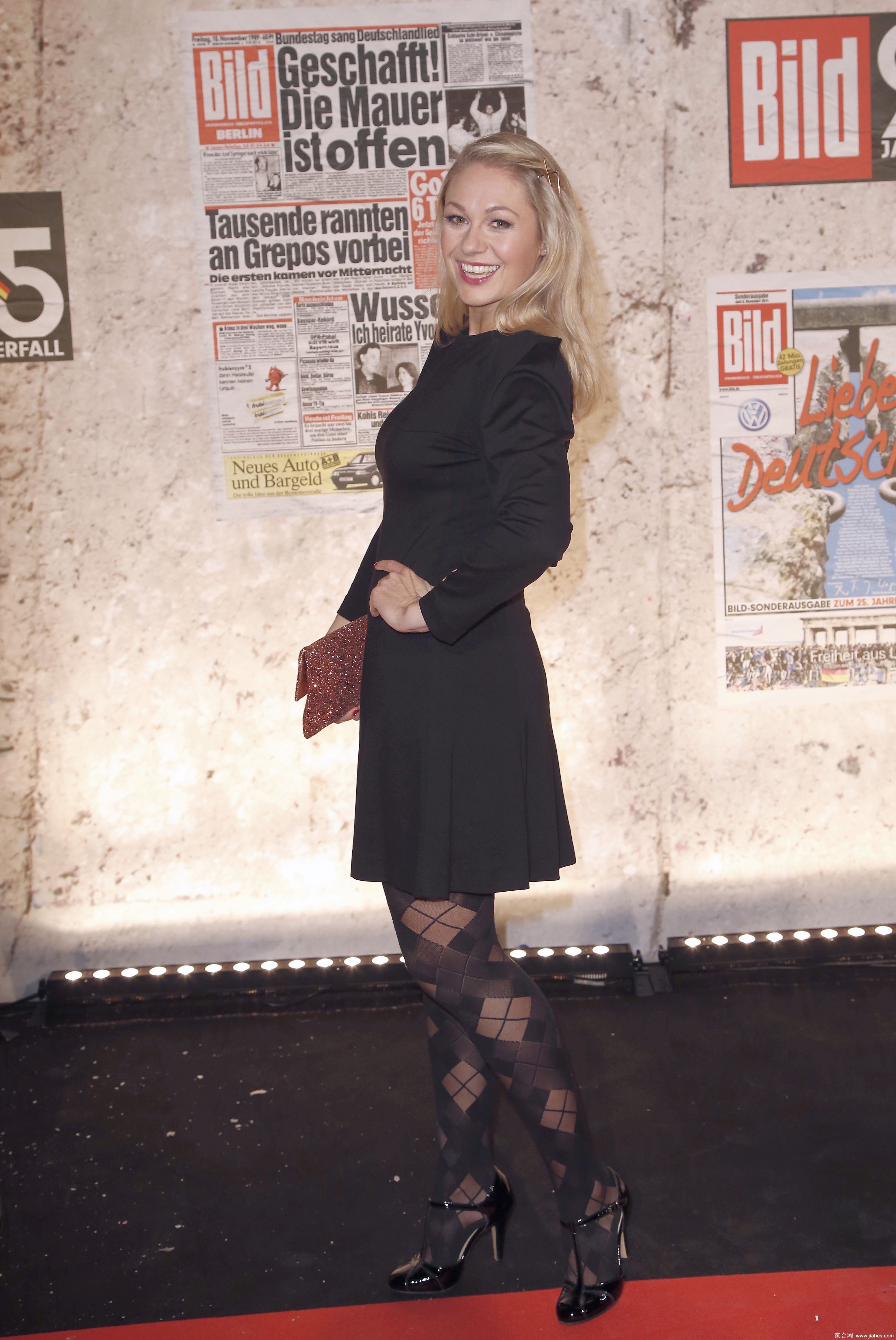 [CELEBRITY HOSIERY]Ruth Moschner in nylon stockings,pantyhose,tights[4]