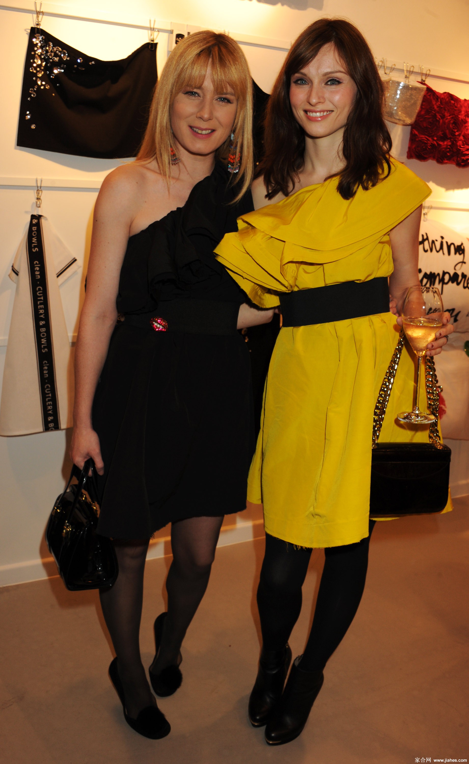 [CELEBRITY NYLON]Sophie Ellis Bextor in nylon stockings,pantyhose,tights 2[7]