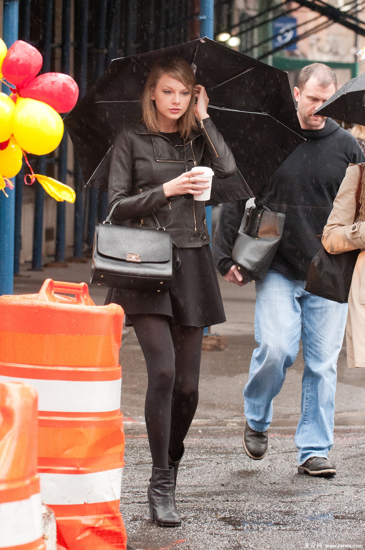 [CELEBRITY PANTYHOSE]Taylor Swift in nylon stockings,pantyhose,tights 3[8]