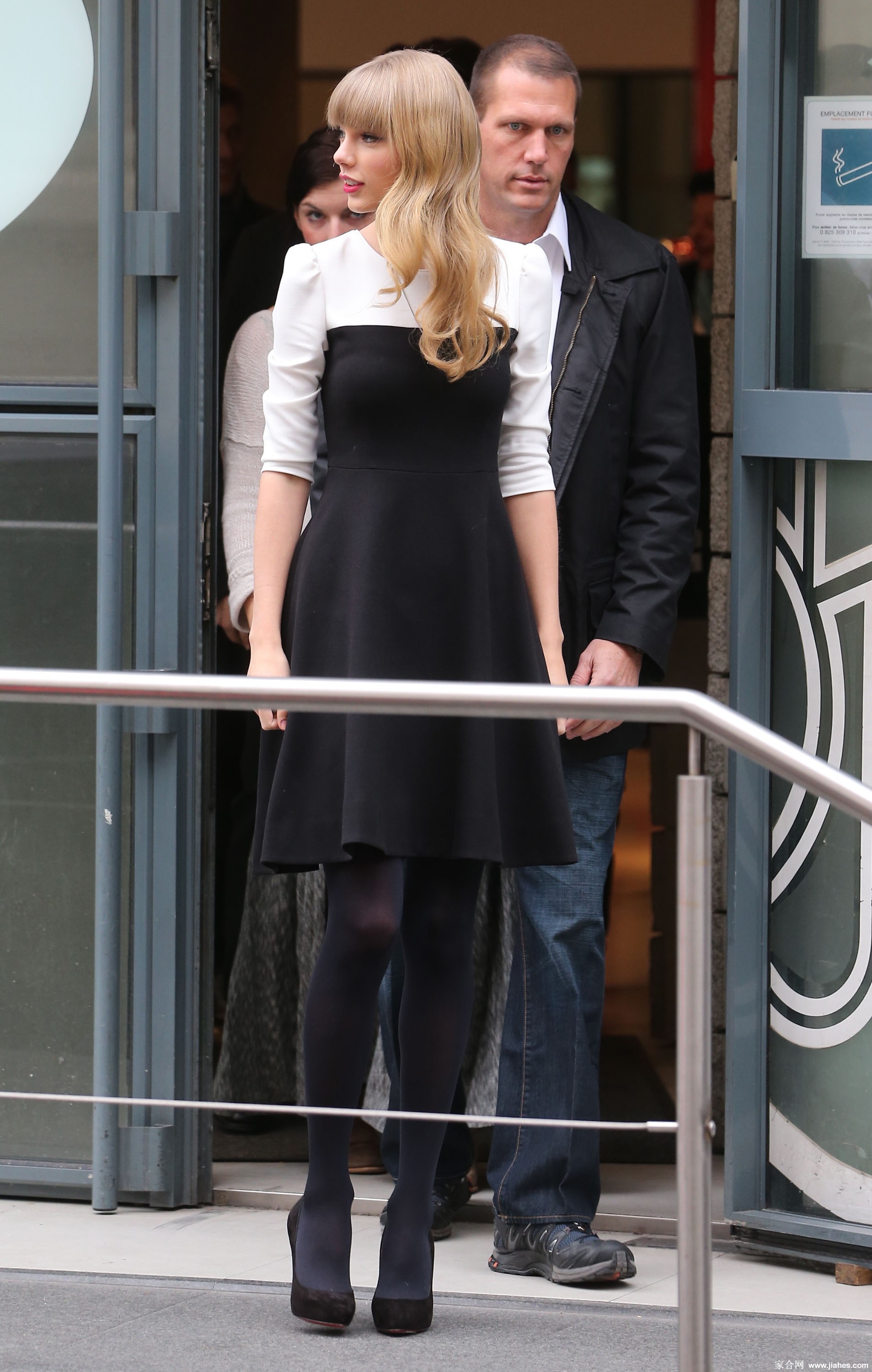 [CELEBRITY HOSIERY]Taylor Swift in nylon stockings,pantyhose,tights 6[3]