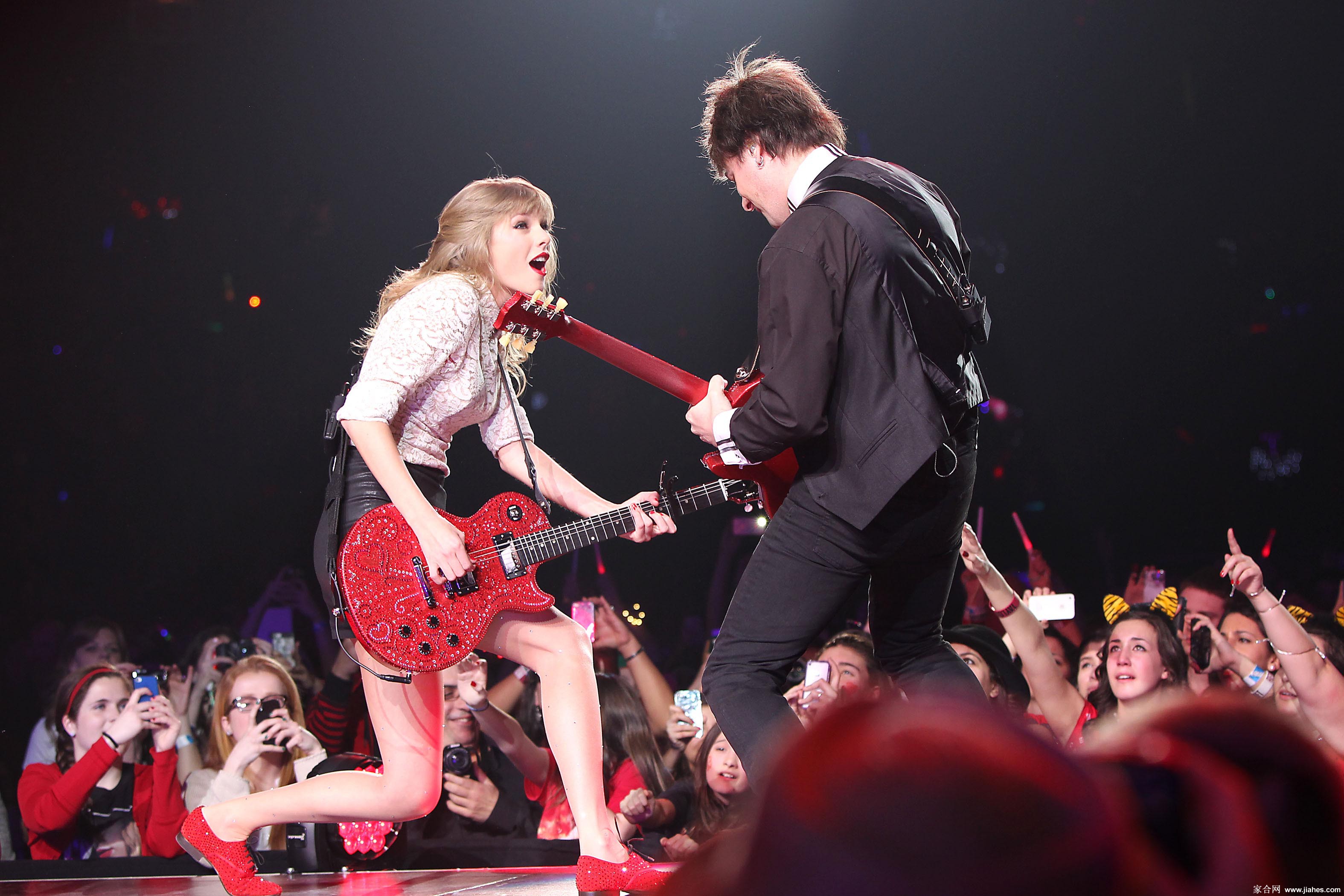 [CELEBRITY HOSIERY]Taylor Swift in nylon stockings,pantyhose,tights 9[6]