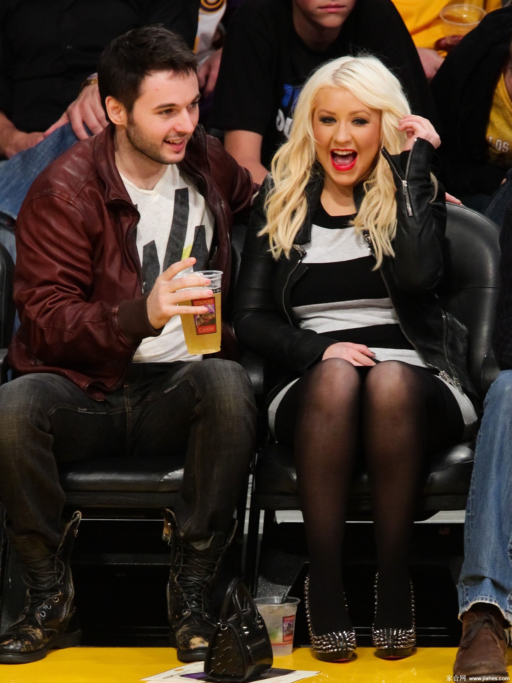 [CELEBRITY PANTYHOSE]Christina Aguilera in nylon stockings,pantyhose,tights[6]