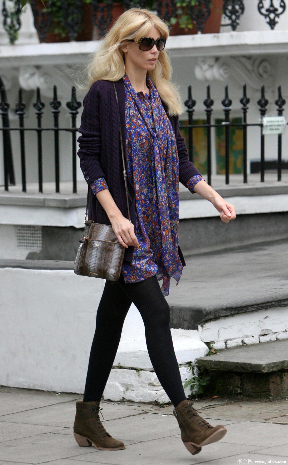 [CELEBRITY PANTYHOSE]Claudia Schiffer in nylon stockings,pantyhose,tights 3[6]