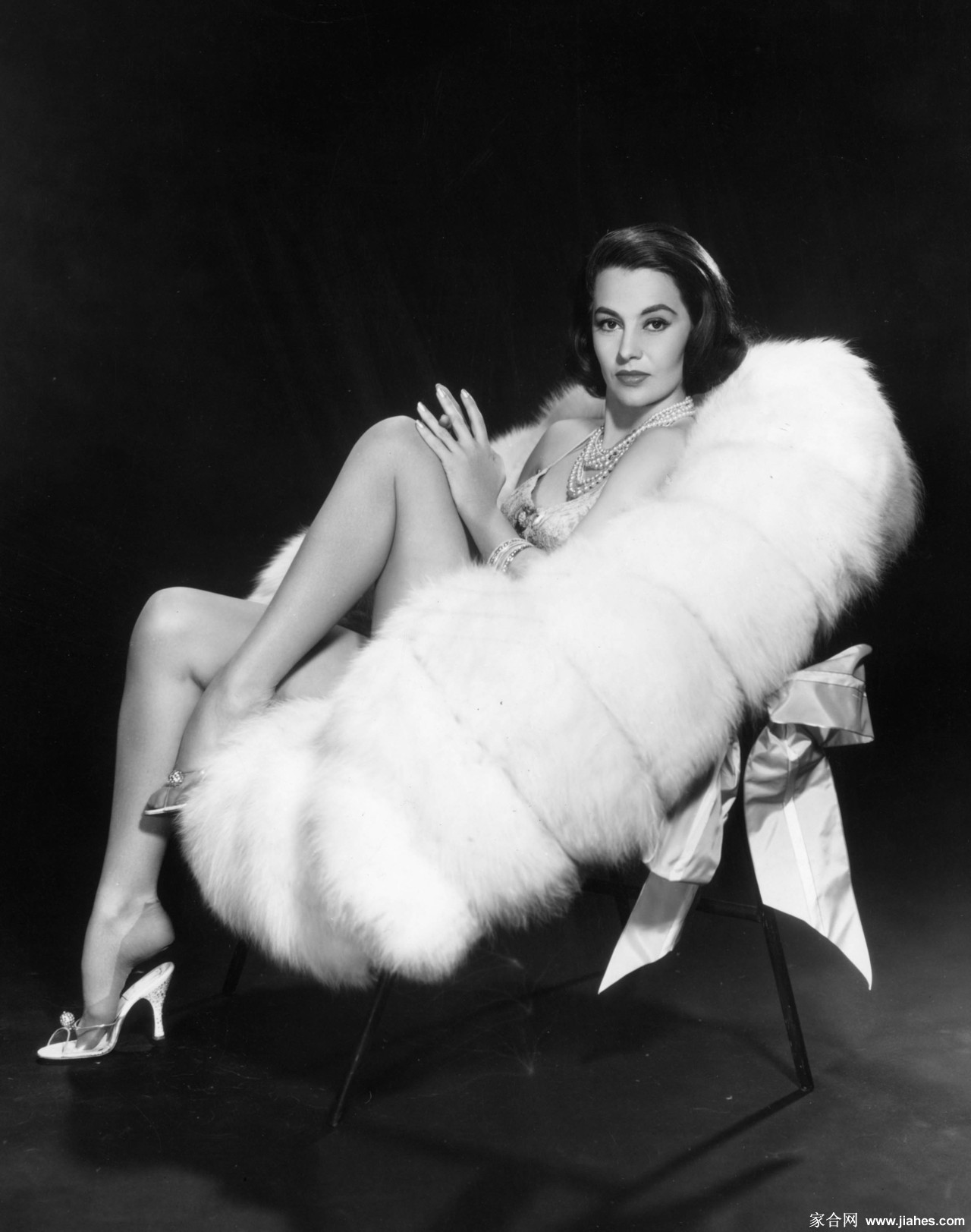[CELEBRITY NYLON]Cyd Charisse in nylon stockings,pantyhose,tights[7]