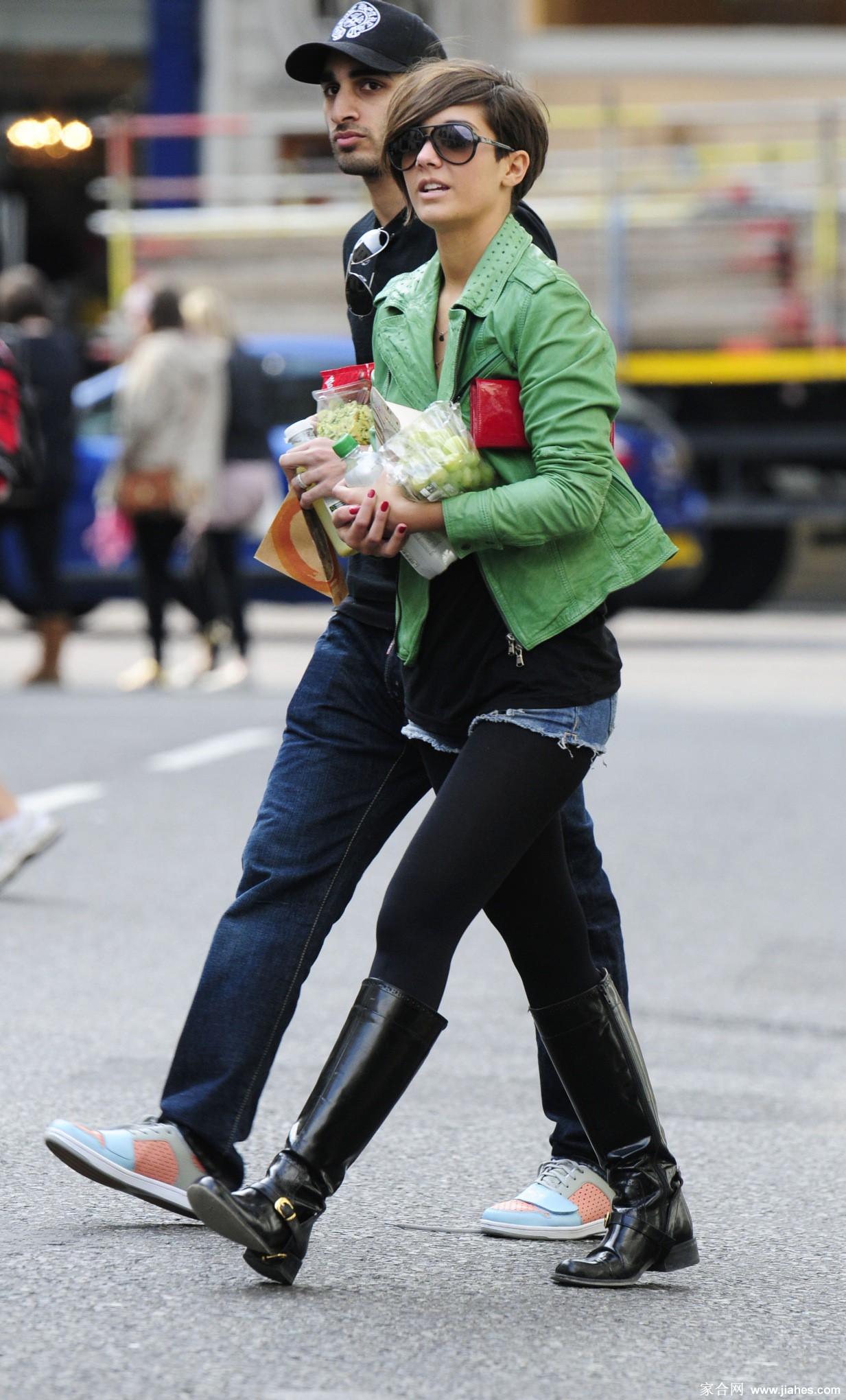 [CELEBRITY NYLON]Frankie Sandford in nylon stockings,pantyhose,tights 3[7]