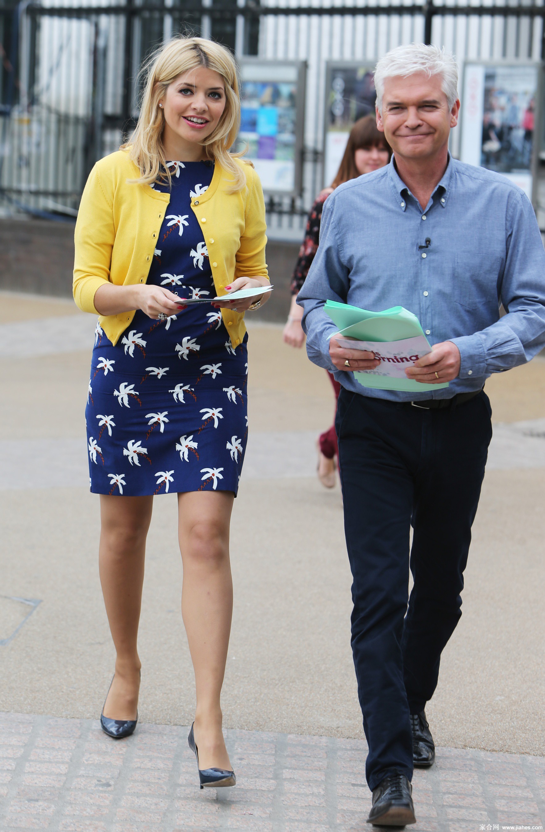 [CELEBRITY PANTYHOSE]Holly Willoughby in nylon stockings,pantyhose,tights 2[9]