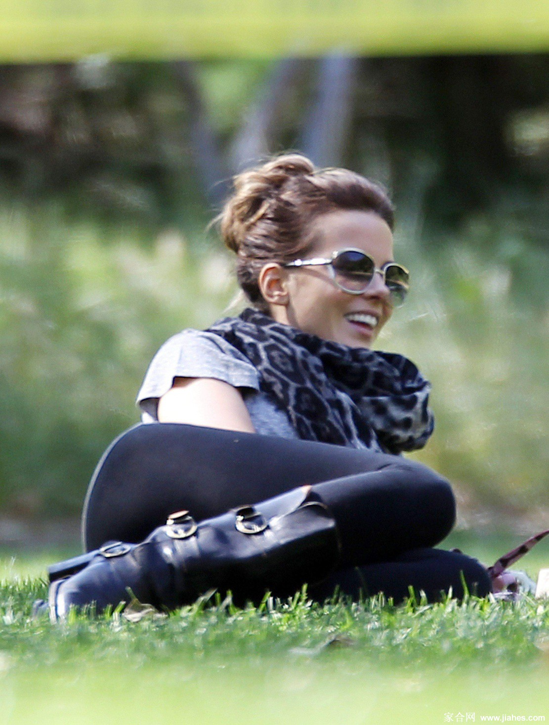 [CELEBRITY PANTYHOSE]Kate Beckinsale in nylon stockings,pantyhose,tights 2[4]