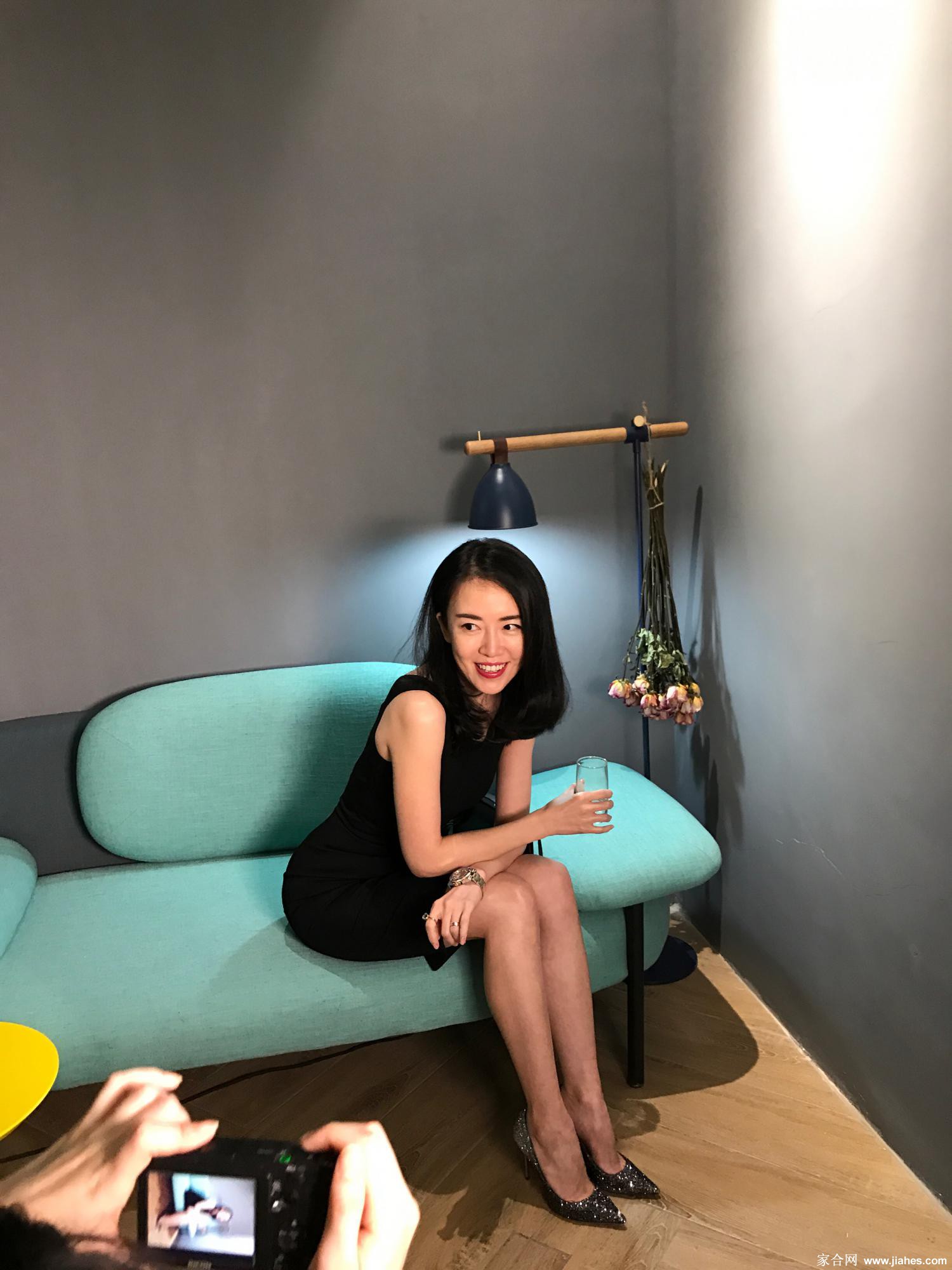 王潇美脚,王潇厚丝袜,王潇下半身,王潇黑皮裤,王潇美腿炮架,王潇紧身裤[9]