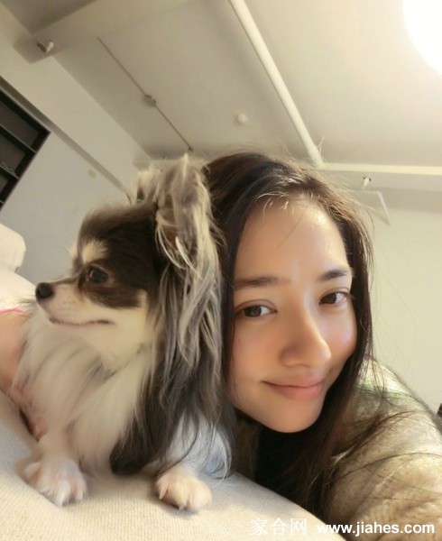 台湾气质女神郭碧婷自拍照