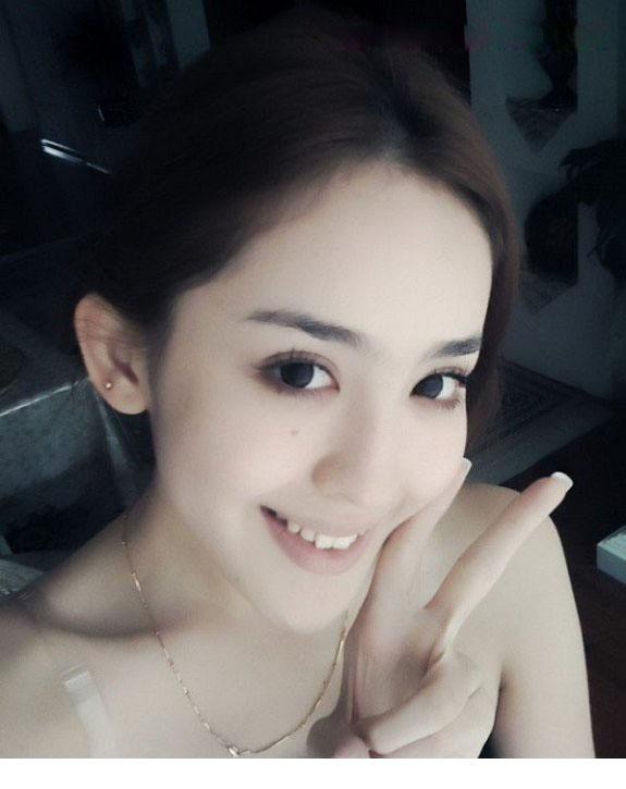 新疆美女古力娜扎素颜照及高清写真