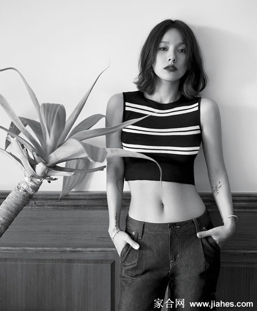 李孝利拍摄时尚写真 迷人身材令人浮想翩翩[2]