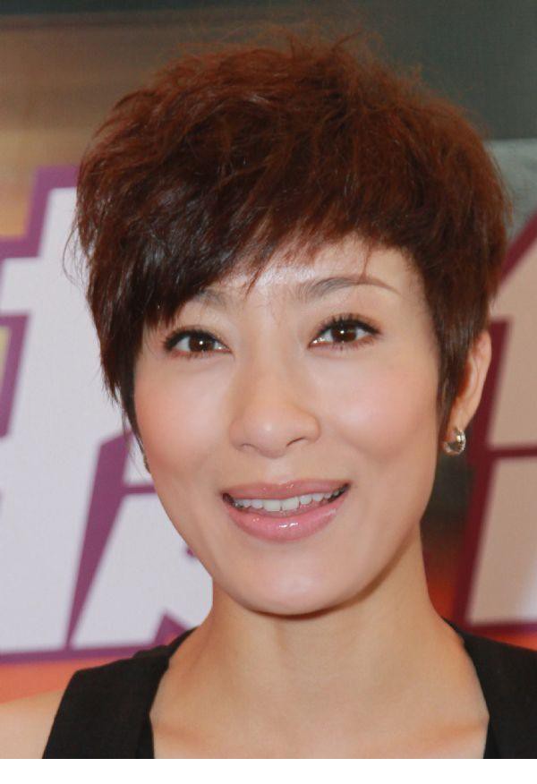 杨怡最新短发造型高清图片 精致淑女妆容气质迷人[12]