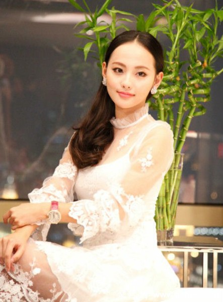 清纯气质美女张嘉倪出席活动照片[13]