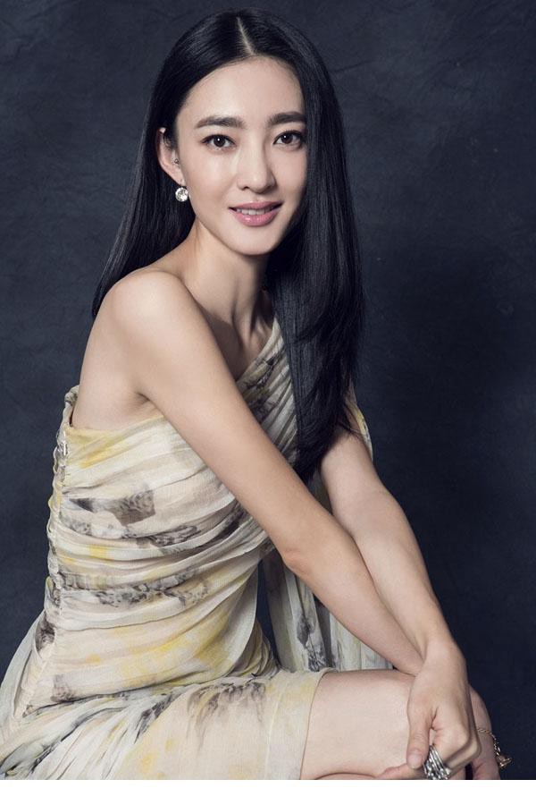 王丽坤清新淡雅写真 女神性感半露香肩[6]