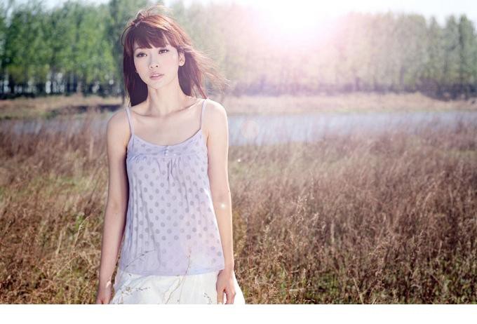 百变女主播柳岩杂志封面写真[3]