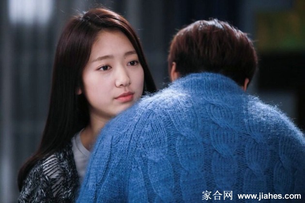 《继承者们》女主角朴信惠清纯剧照[17]