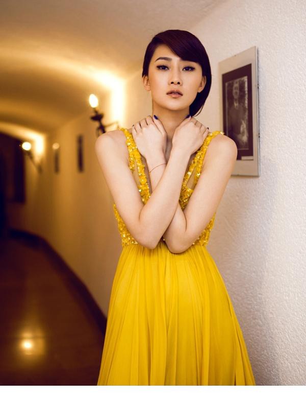 美女林鹏法式礼服风情写真 优雅魅影气质迷人[3]