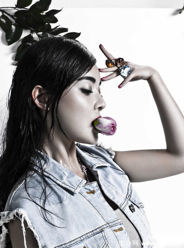 袁姗姗变玫瑰美人 烈焰红唇尽显魅惑[5]