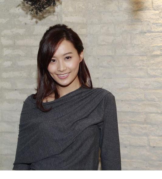 陈法拉素颜拍新专辑写真 不惧整容遭面瘫传闻[3]