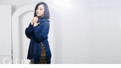 人气女星张檬冬日简约写真 优雅毛衣时尚OL秀