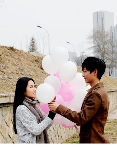 何洁《经过》MV与陈楚生情侣宣传写真