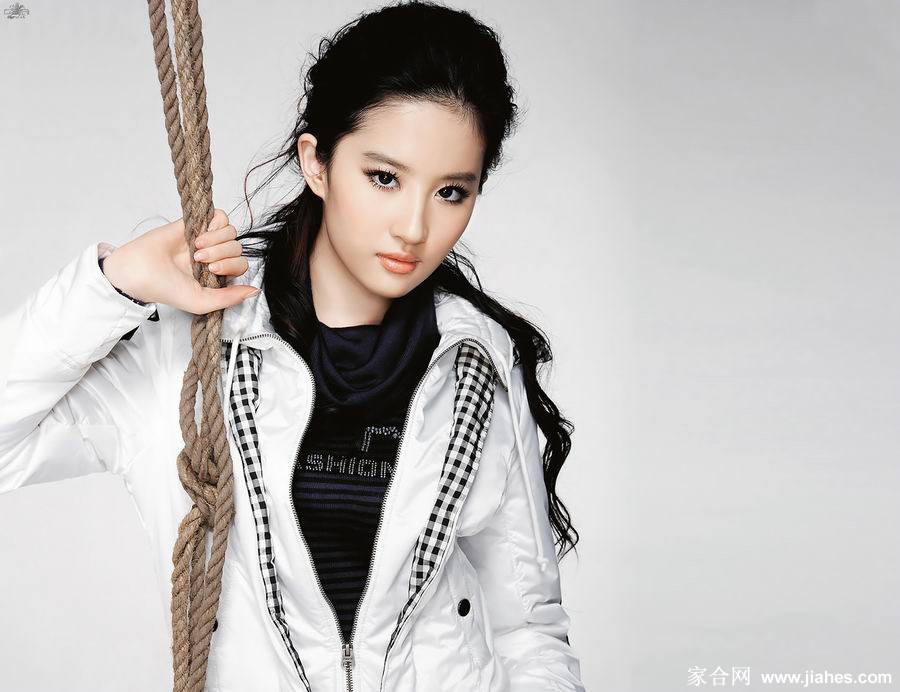 刘亦菲百变魔女尽显妖娆身材[4]