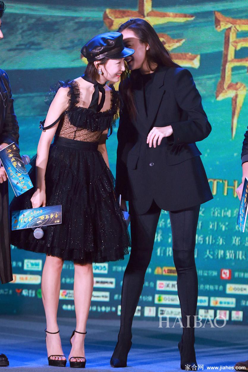 周冬雨美腿高跟现场演唱活力四射[12]
