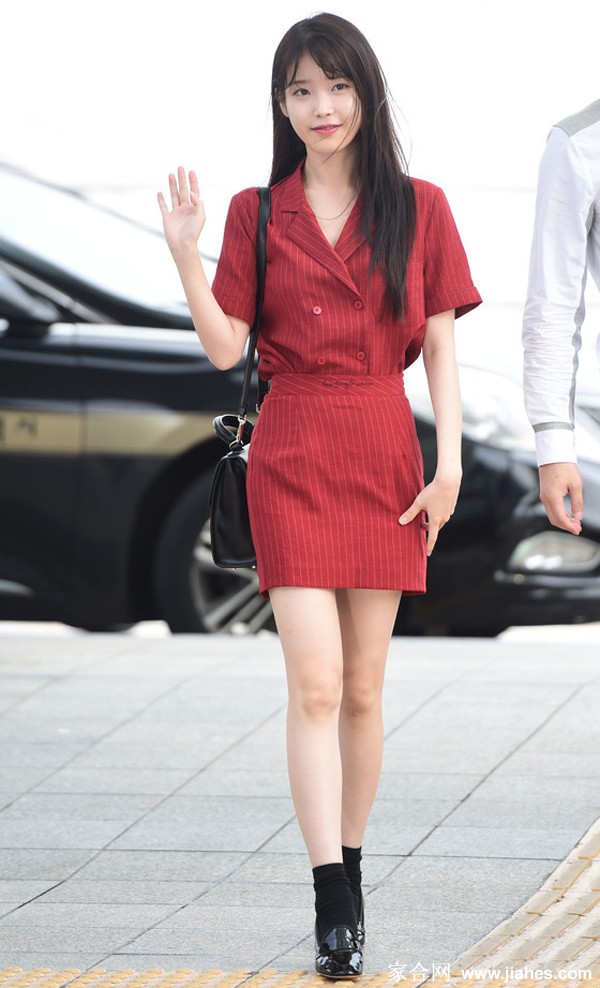 李知恩牛仔短裤白嫩美腿[2]