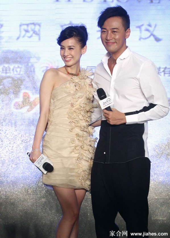 黄圣依美腿,黄圣依肉丝,黄圣依大长腿,黄圣依现场照,黄圣依白丝袜,黄圣依牛仔裤,黄圣依性感照[2]
