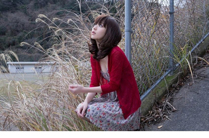 逢泽莉娜性感红色比基尼外拍写真[12]
