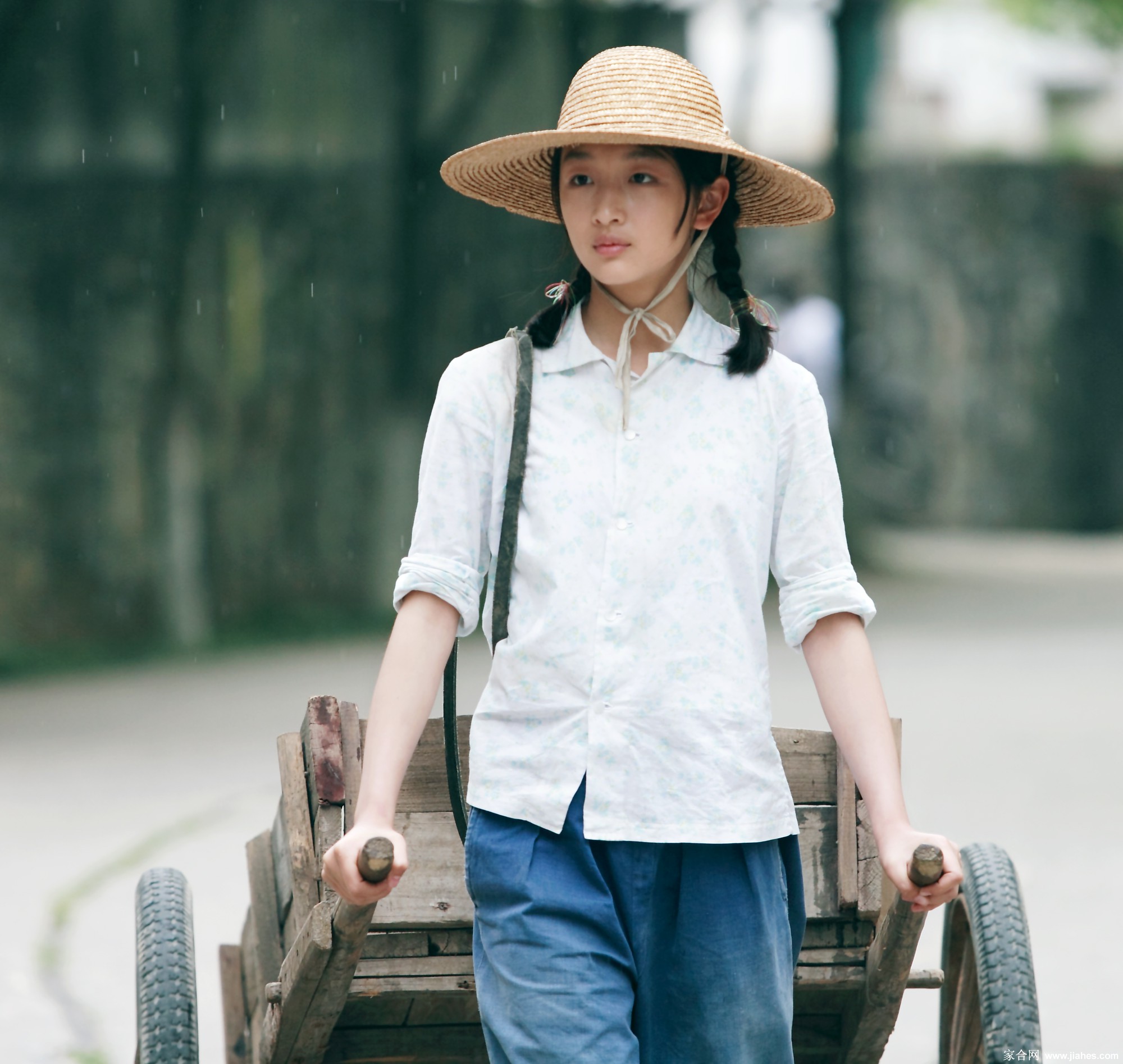周冬雨演绎的纯美山楂树之恋剧照[35]