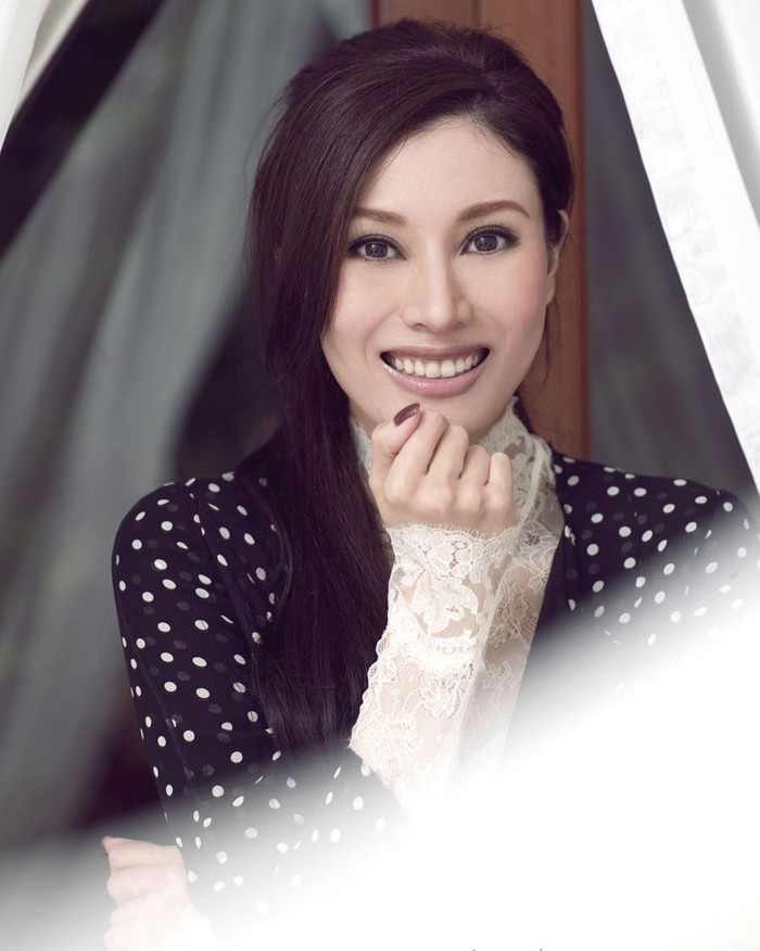 孕后首度上封面的李嘉欣美女[3]