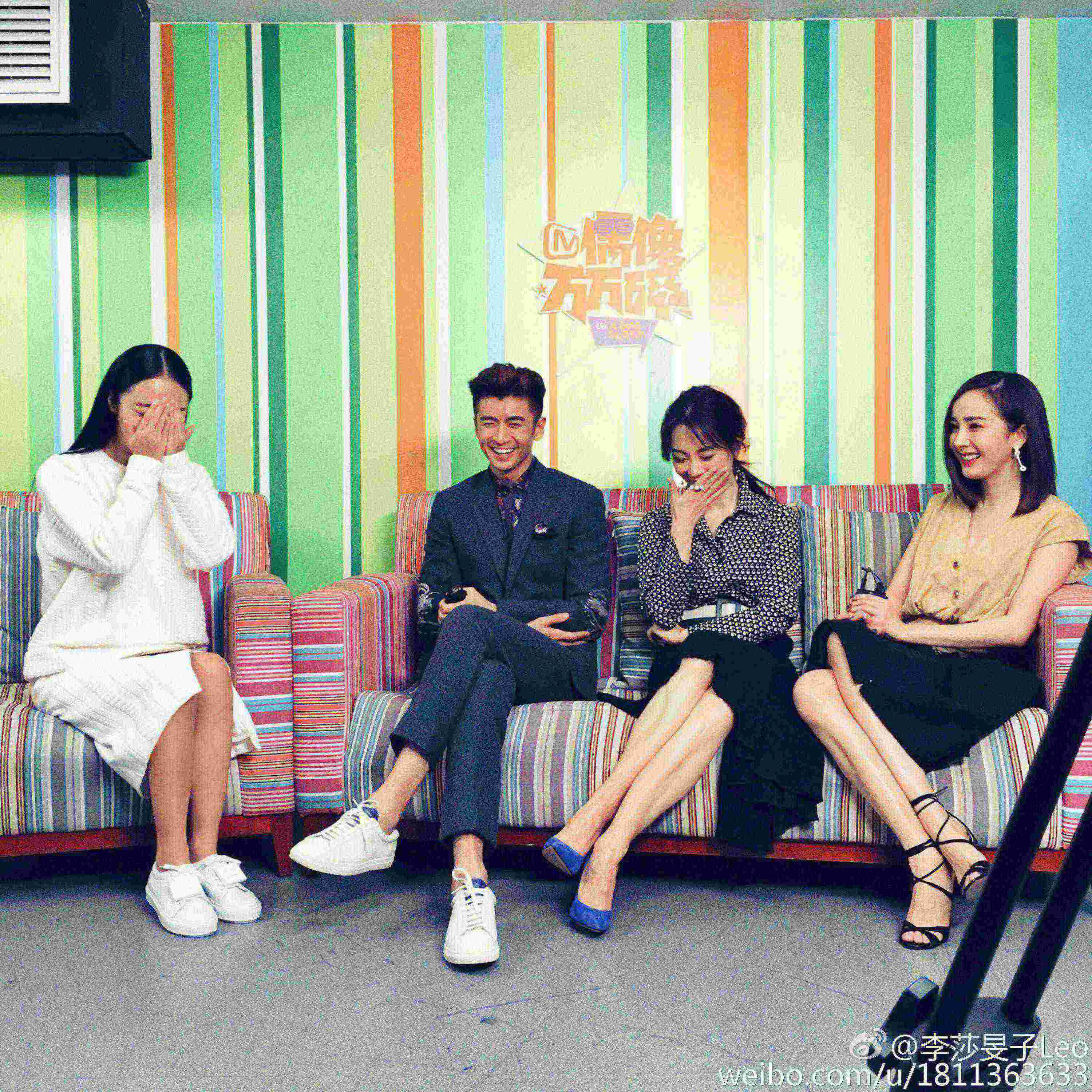 湖南卫视女主持人(主播)李莎旻子现场黑丝肉丝袜美腿写真图片[2]