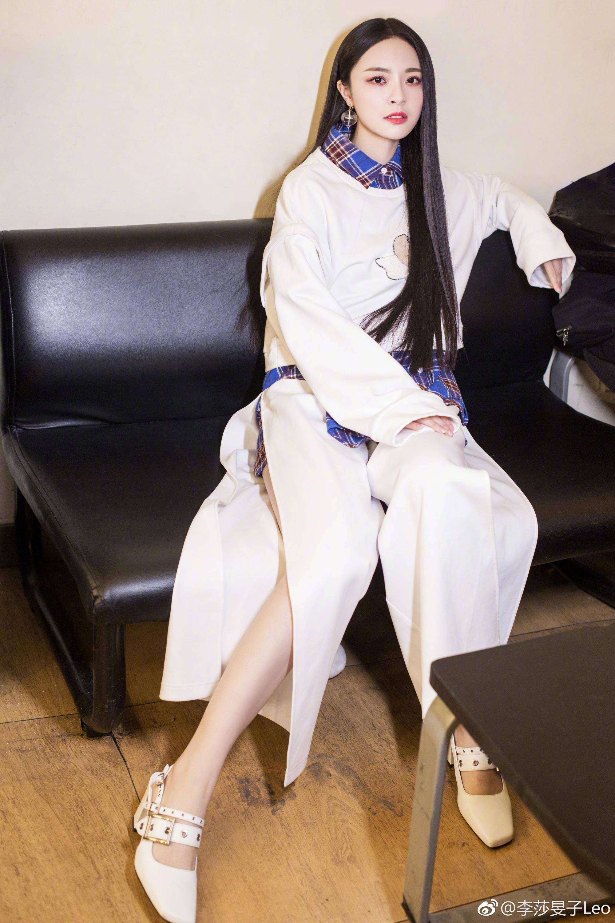 湖南卫视女主持人(主播)李莎旻子丝袜美腿高跟图片[4]