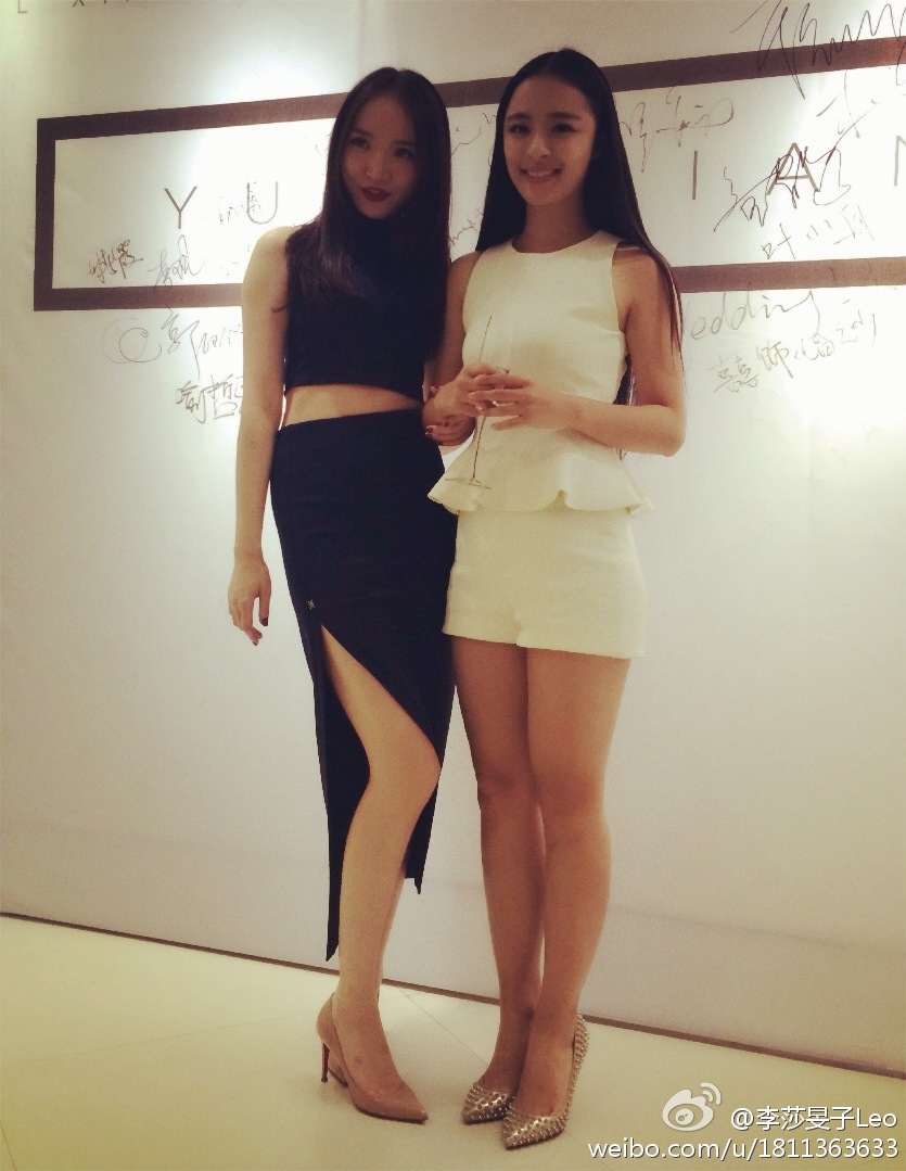 湖南卫视女主持人(主播)李莎旻子学位服高跟美腿毕业照[11]
