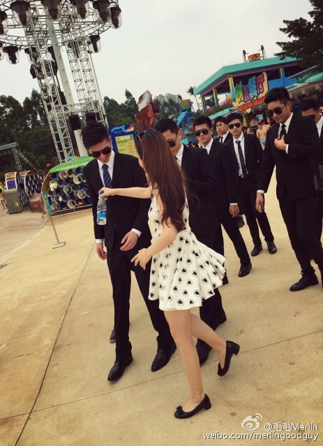 广东电视台主女主持人(主播)毛琳丝袜美腿短裙清纯写真[10]