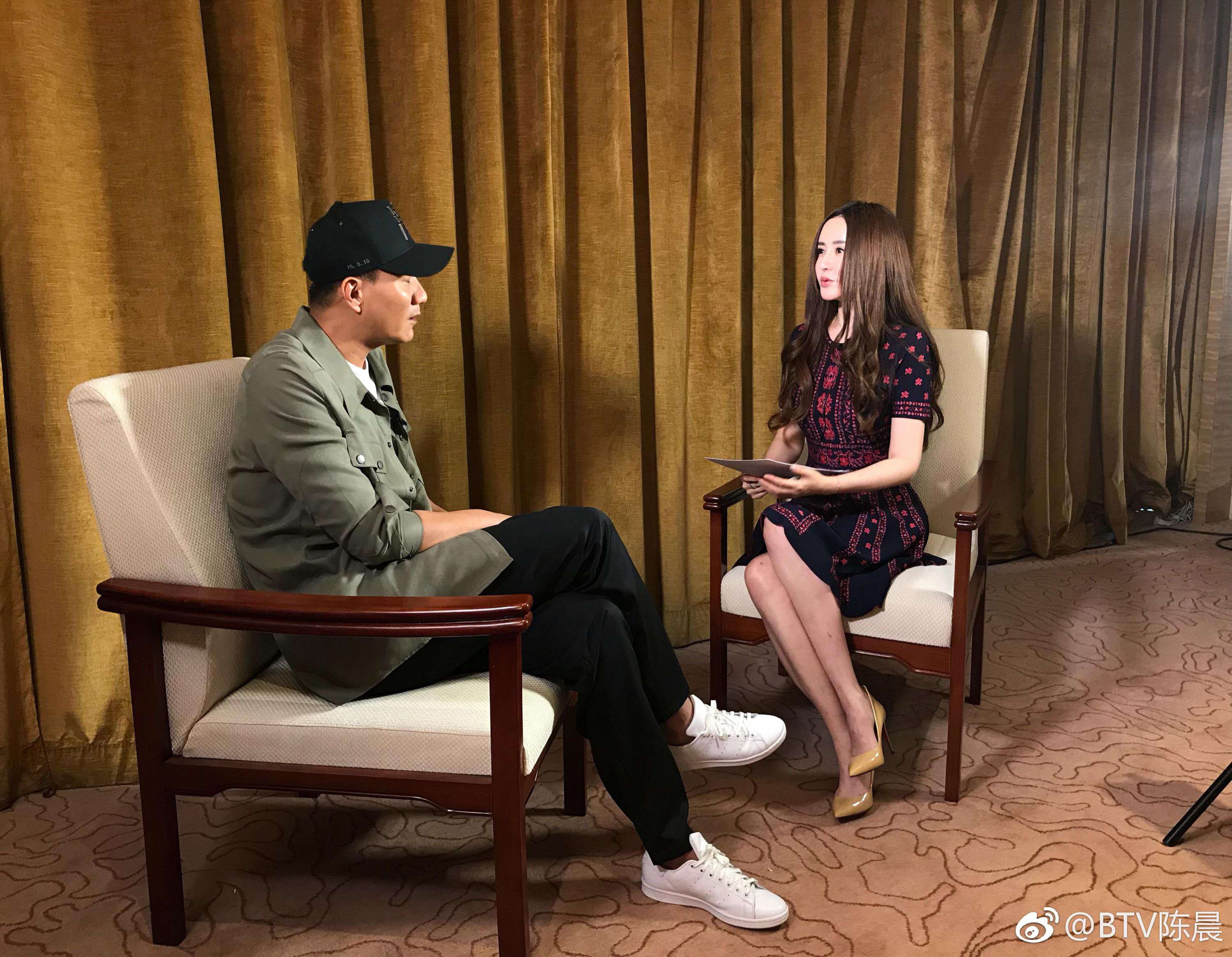 BTV女主持人陈晨现场性感短裙丝袜高跟美腿诱惑十足[3]