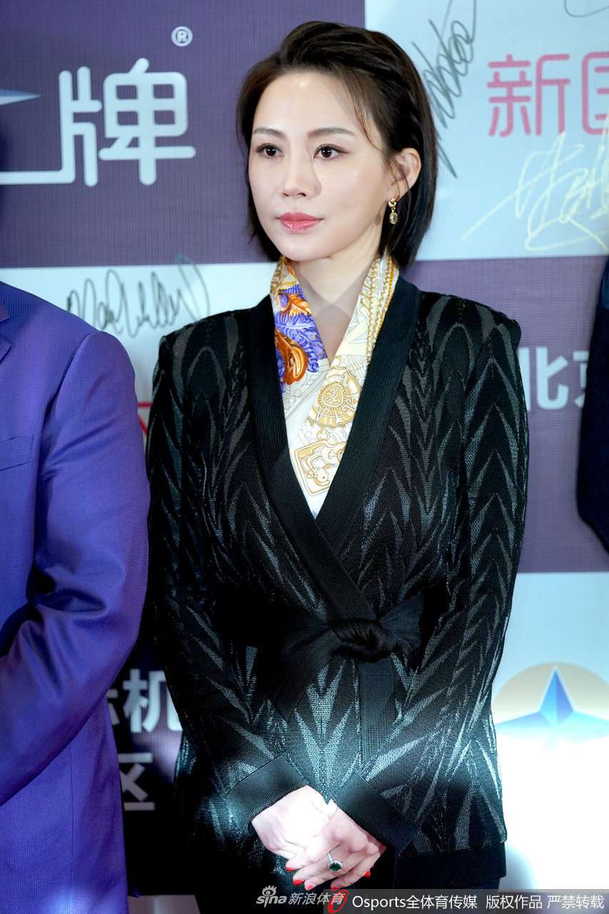 九球天后潘晓婷现场近照显气质制服诱惑[4]