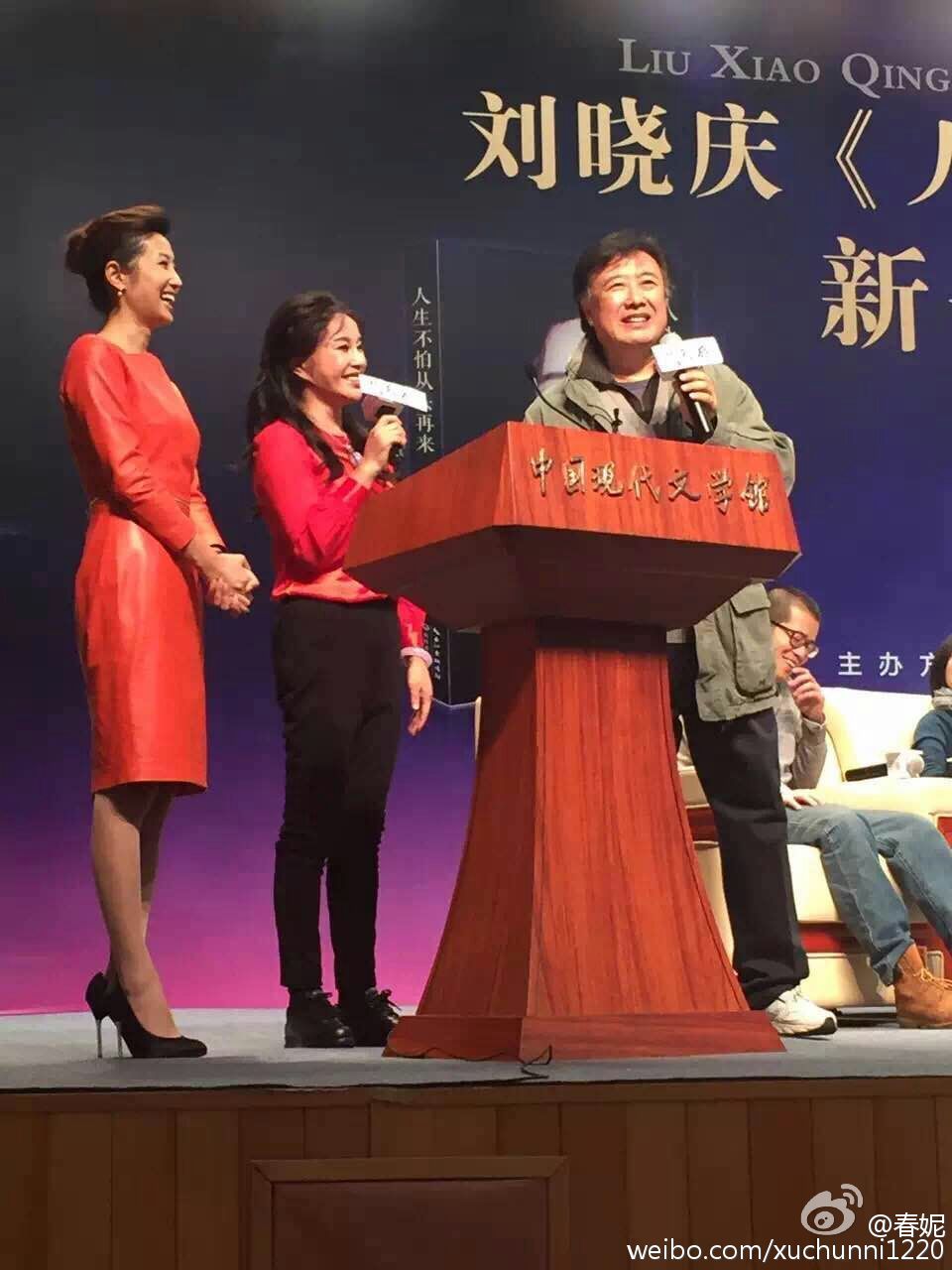 徐春妮美脚厚丝袜下半身,黑皮裤美腿炮架,紧身裤[3]