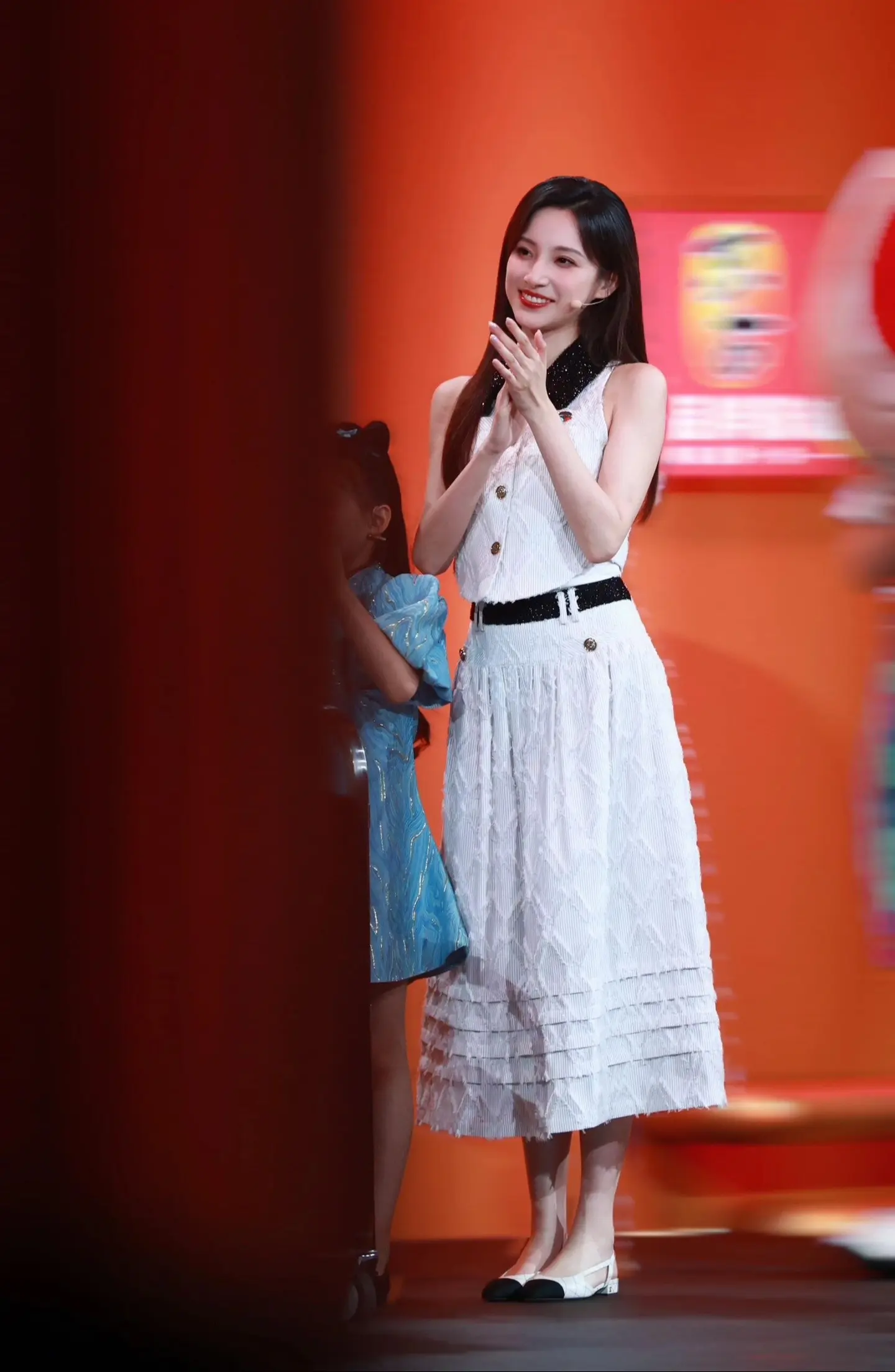 美女主持人马凡舒夏季清爽新造型美腿真美[5]