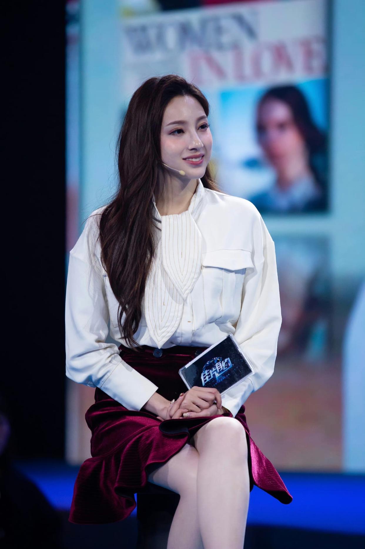 美女主持人马凡舒现场高跟鞋大长腿真漂亮