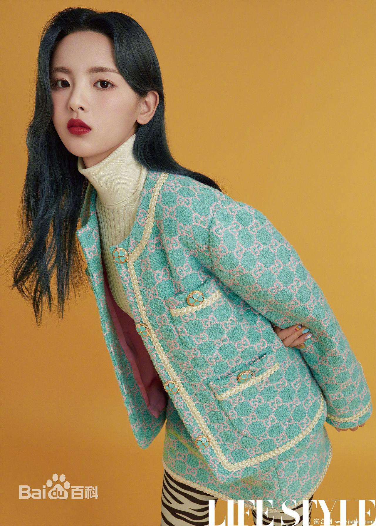 杨超越清纯性感红唇杂志写真[6]