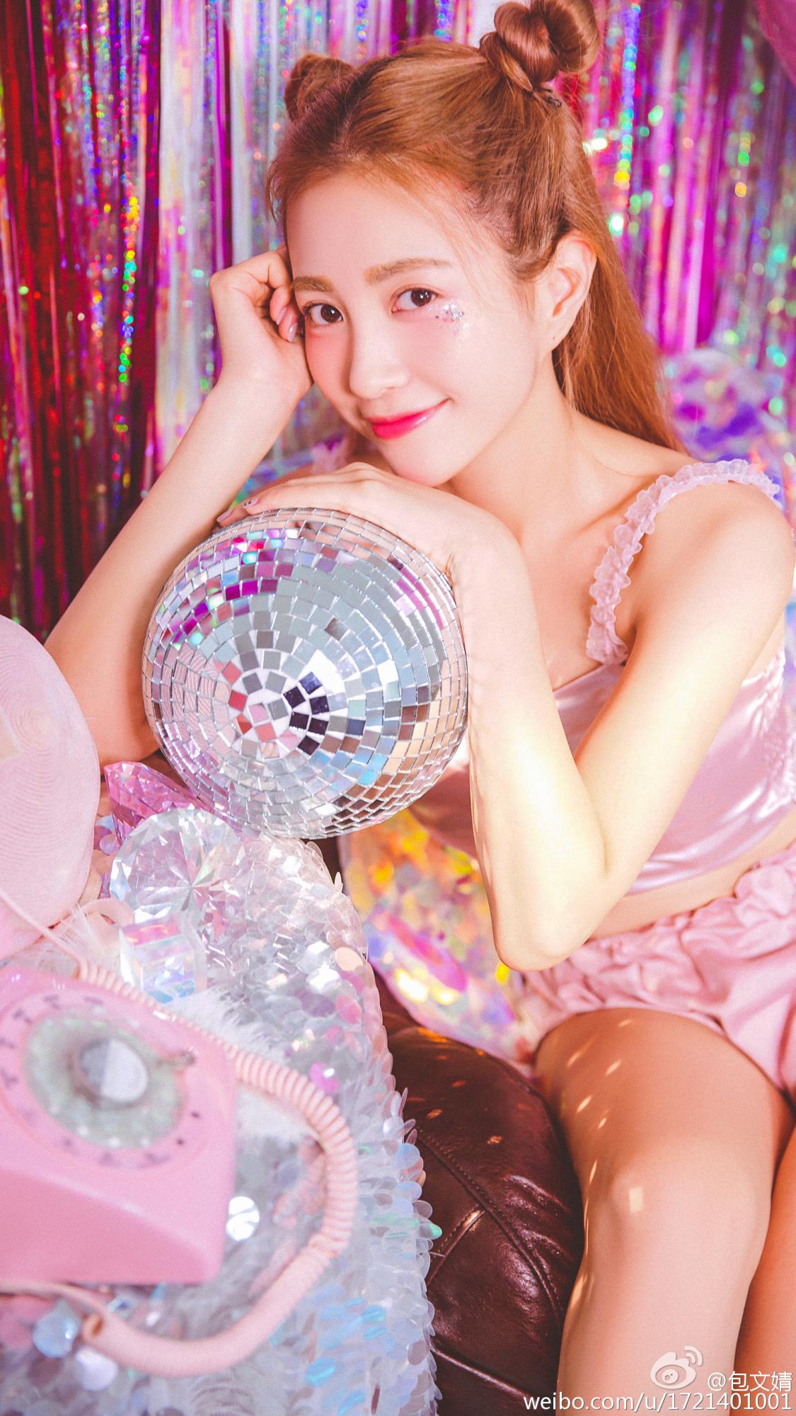 包文婧性感粉色可爱美腿写真[9]