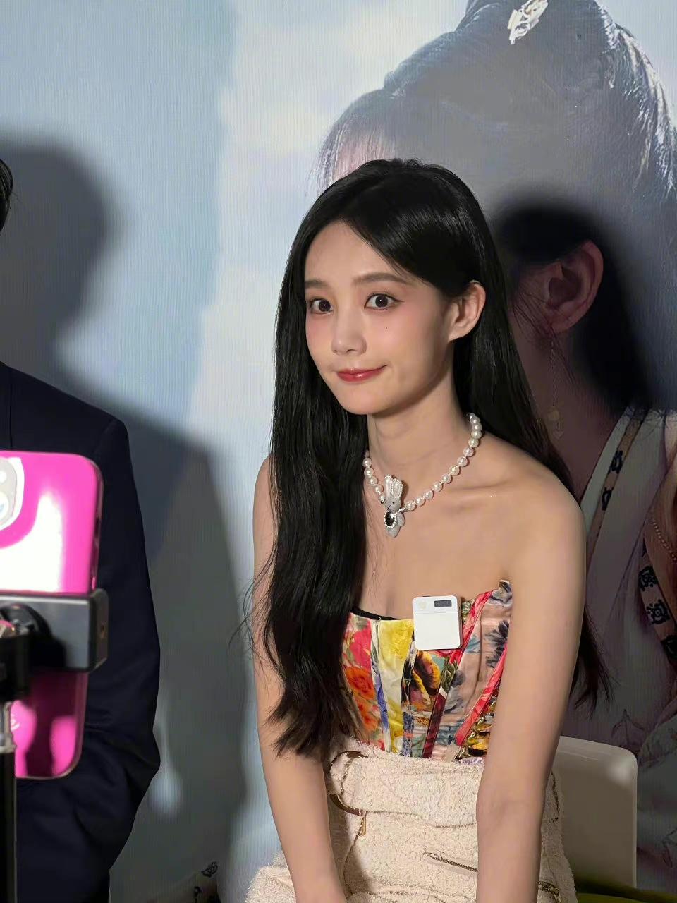 李一桐微博现场迷人近照妆容惊艳[4]