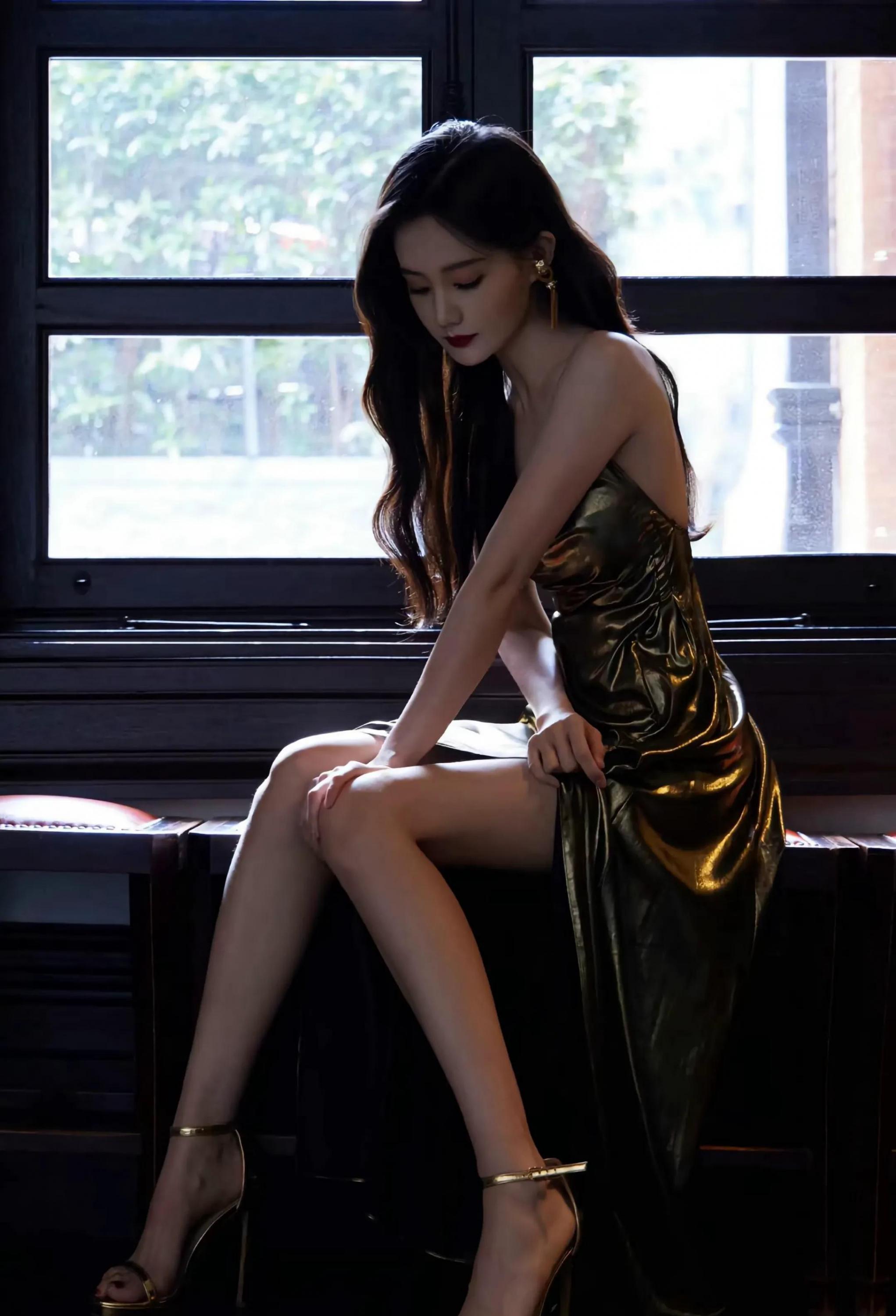 李一桐美腿素颜写真[2]