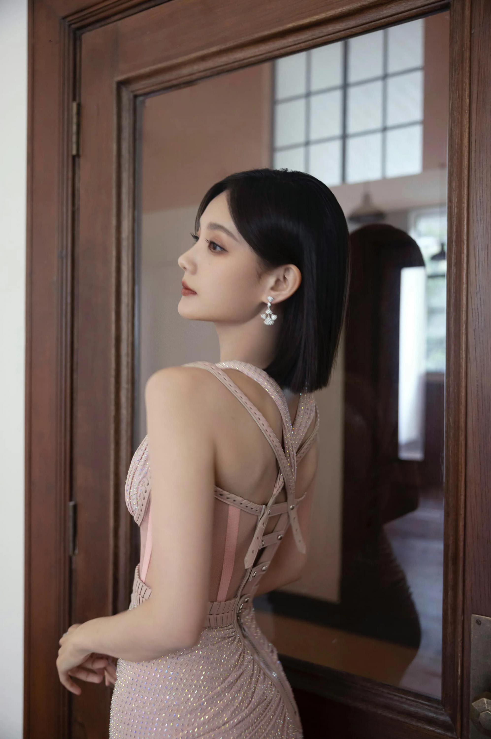 李一桐美腿素颜写真[6]