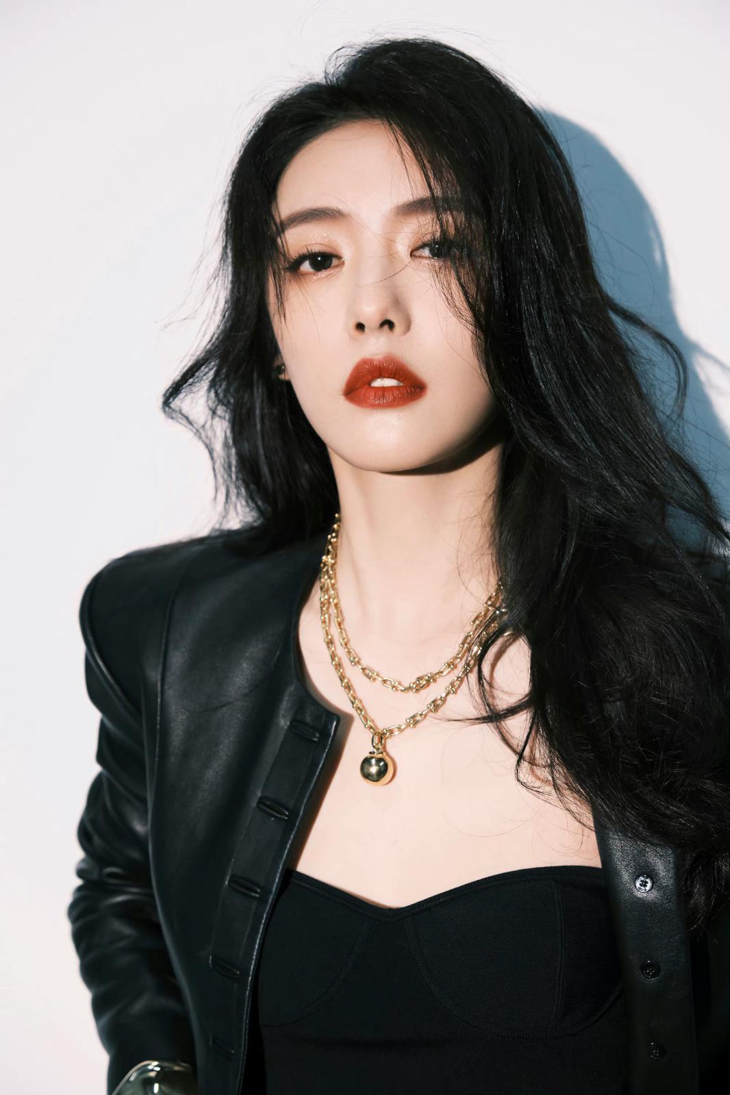 蔡文静美背倩影美丽写真[4]